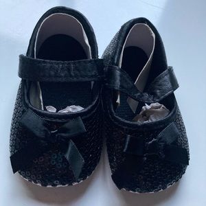 Baby girl’s New black shoes newborn size